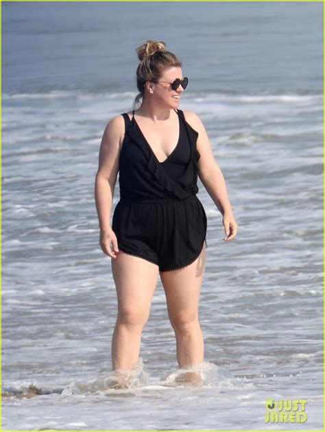 kelly clarkson swimsuit